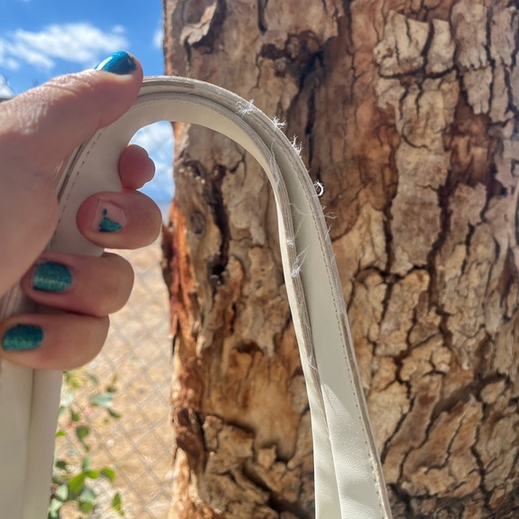 ANNE KLEIN | Large Tote with Enamel Turn Lock Large White Gold - Picture 12 of 15